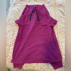 Figs scrub set in bright fuschia !!!